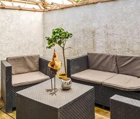 Echoppe Bordelaise Typique Dans * Bordeaux